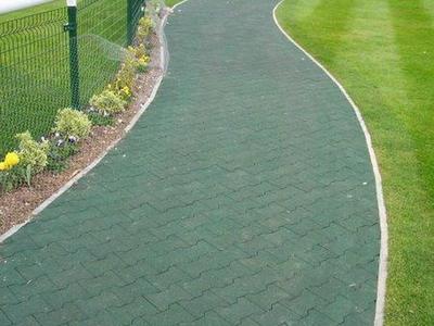 Парковая дорожка  с покрытием из резиновой брусчатки